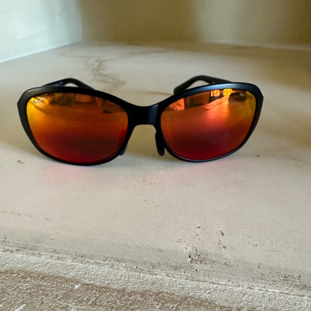 Sport Maui Jim’s special Manchester United edition sunglasses
